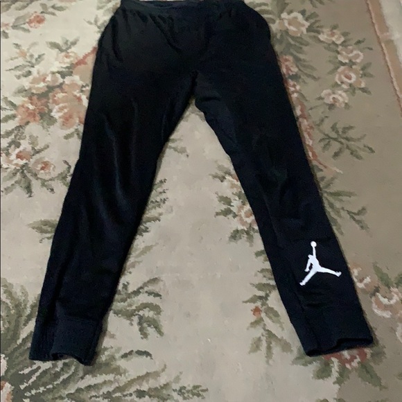 I am selling two comfy Jordan sweatpants - Picture 4 of 5